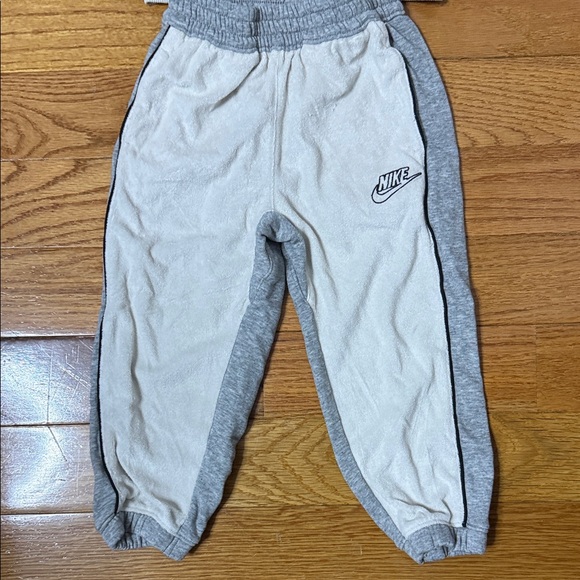 Nike Kids Gray and White Jogger Set - Picture 5 of 5